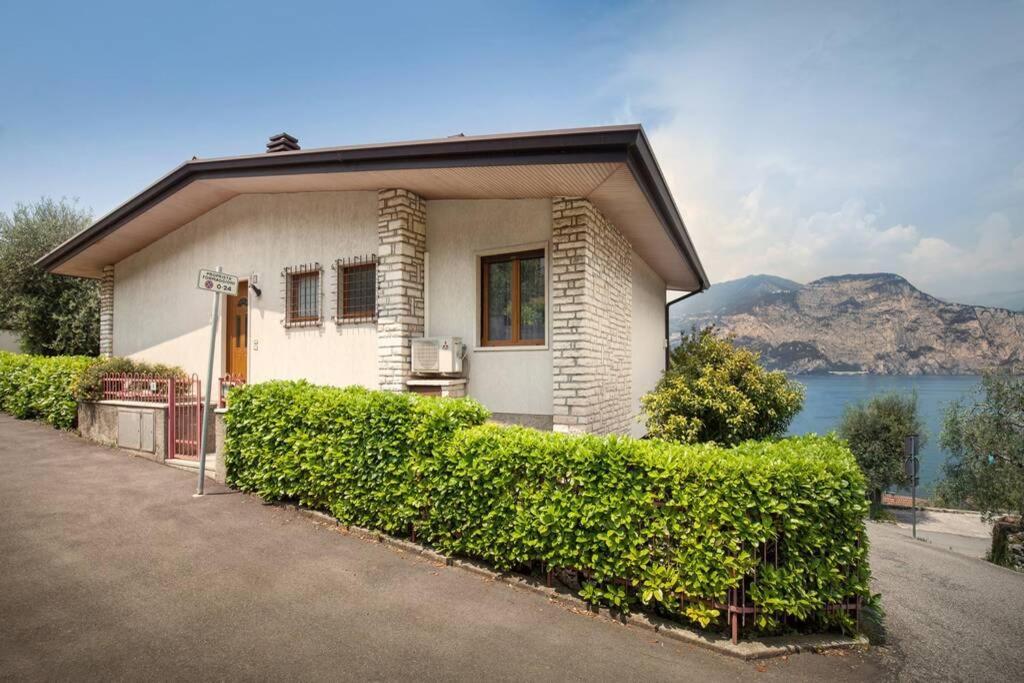 Villa Mimosa-Con Piscina E Vista Lago Brenzone sul Garda Exterior photo