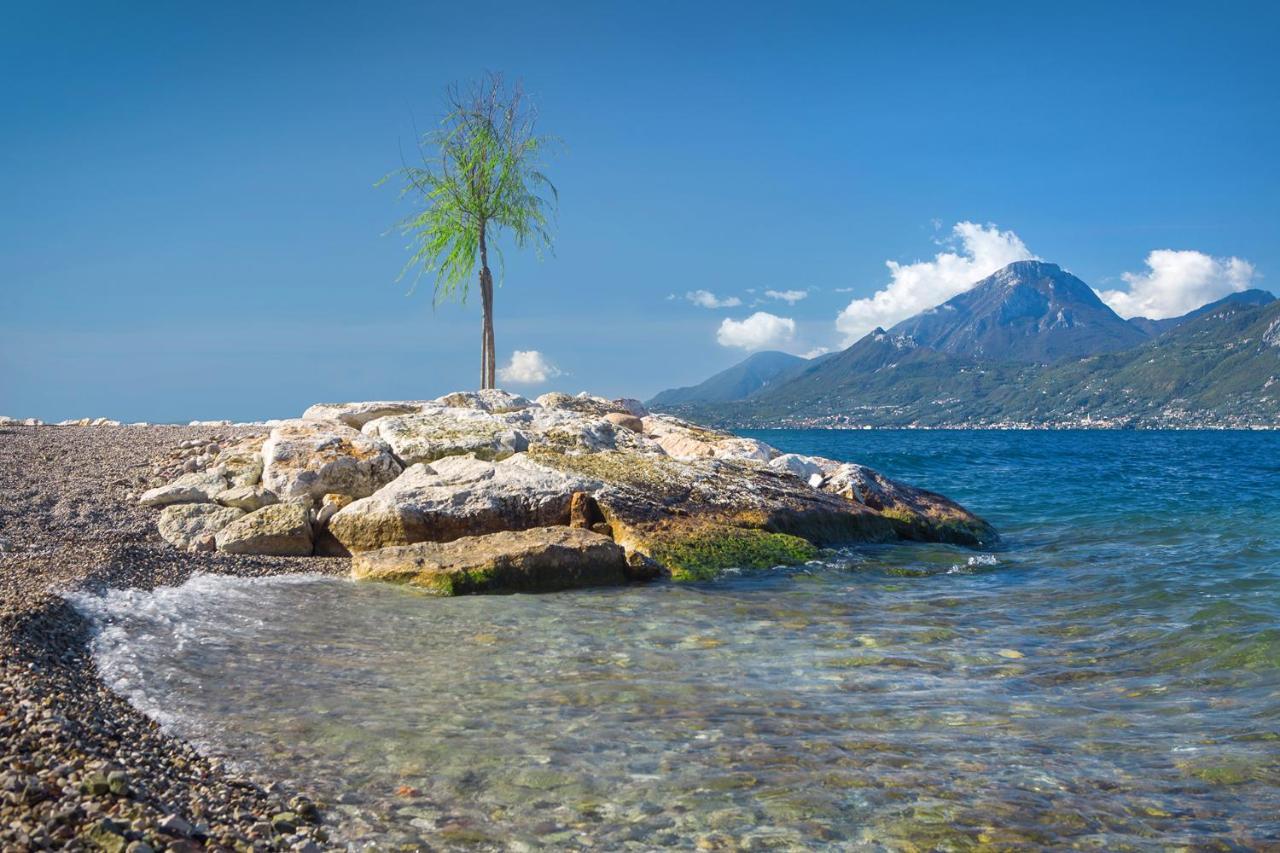 Villa Mimosa-Con Piscina E Vista Lago Brenzone sul Garda Exterior photo