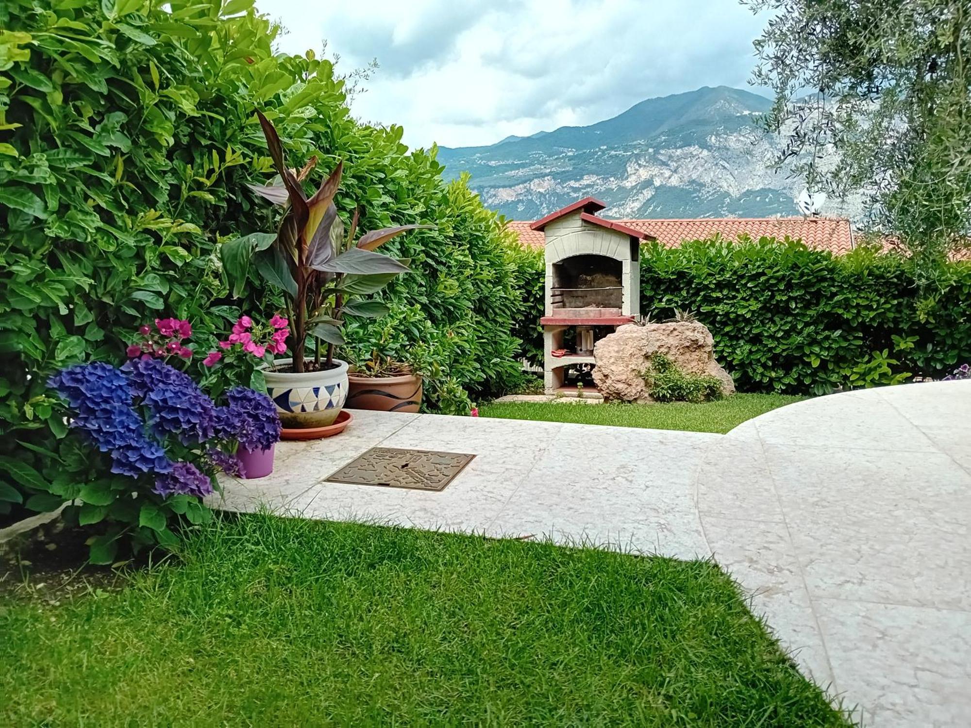 Villa Mimosa-Con Piscina E Vista Lago Brenzone sul Garda Exterior photo